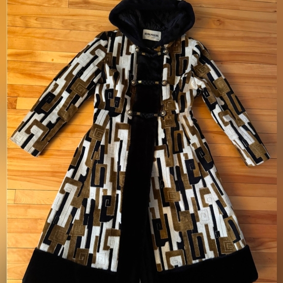 GORGEOUS 70'S MADE IN CANADA IRVING POSLUNS VINTAGE CHENILLE CARPET COAT - Picture 2 of 16